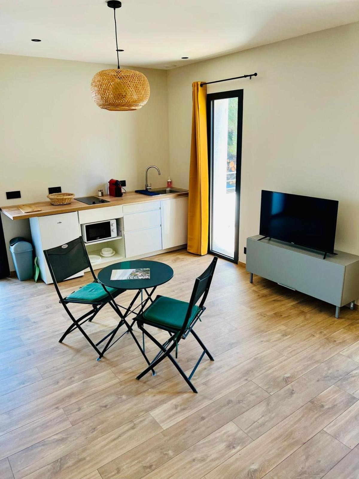 Zina Appartement Cassis Buitenkant foto