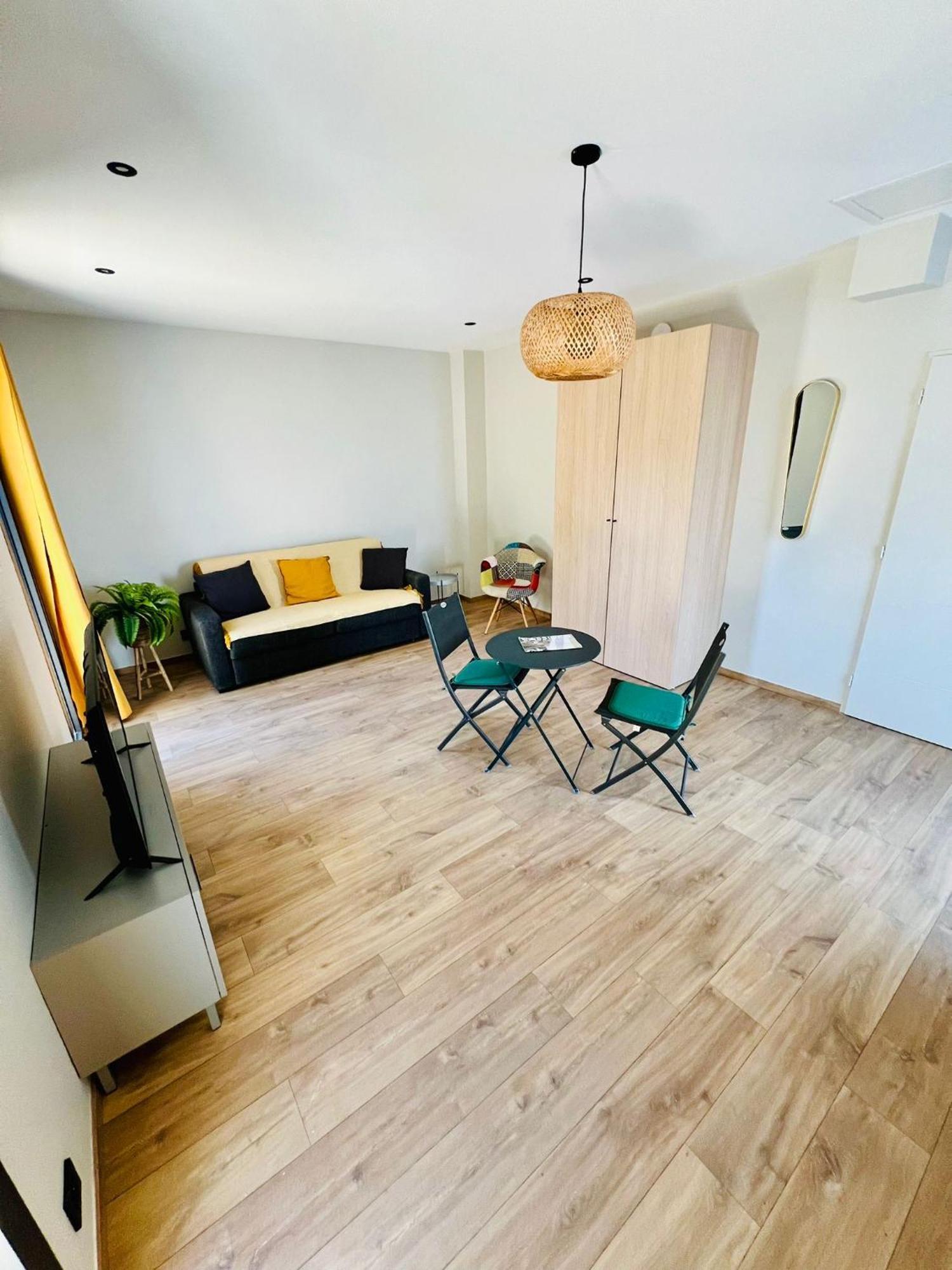 Zina Appartement Cassis Buitenkant foto